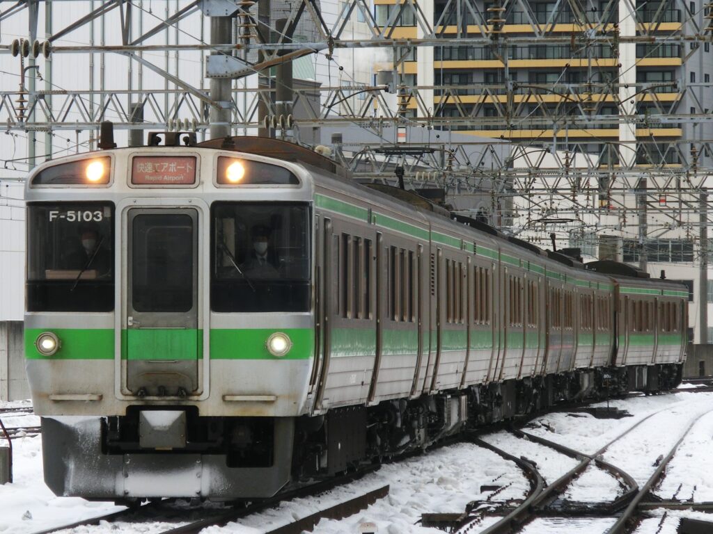 721系　札幌駅　7番線　函館本線　写真　撮影　快速エアポート　千歳線