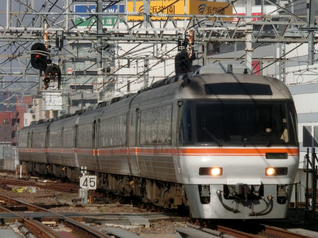 名古屋駅　写真　撮影　東海道本線　キハ85系　ひだ　特急　5番線
