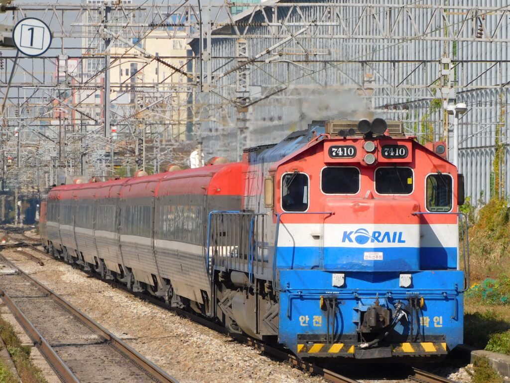 京釜線　금천구청역　衿川区庁駅　3番線　撮影　写真　경부선　韓国　ムグンファ　ムグンファ号　7400形　機関車　電車　KORAIL　韓国鉄道公社　한국철도공사