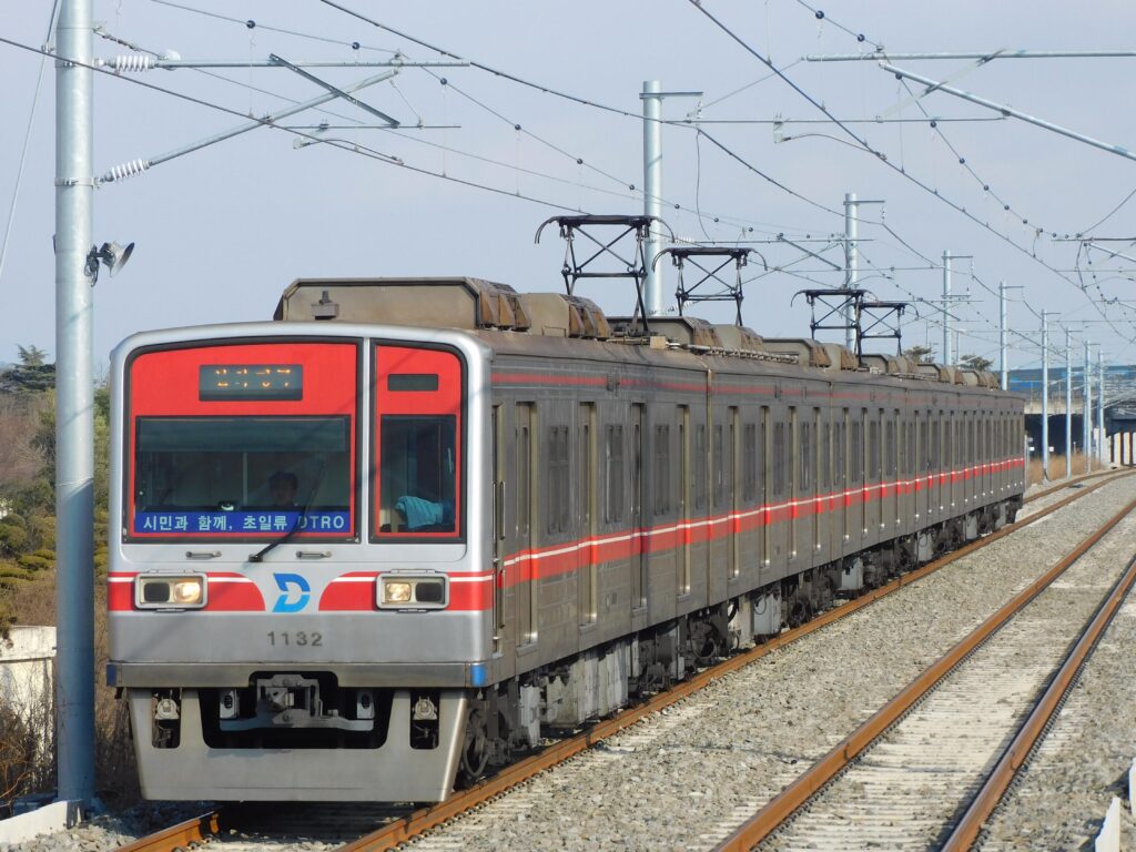 大邱都市鉄道　韓国　写真　撮影　대구한의대병원역　大邱韓医大病院駅　대구 도시철도　1000系　下りホーム